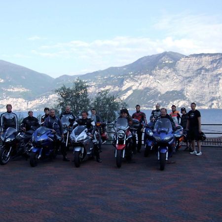 Aquacamp Hotel Brenzone sul Garda Luaran gambar