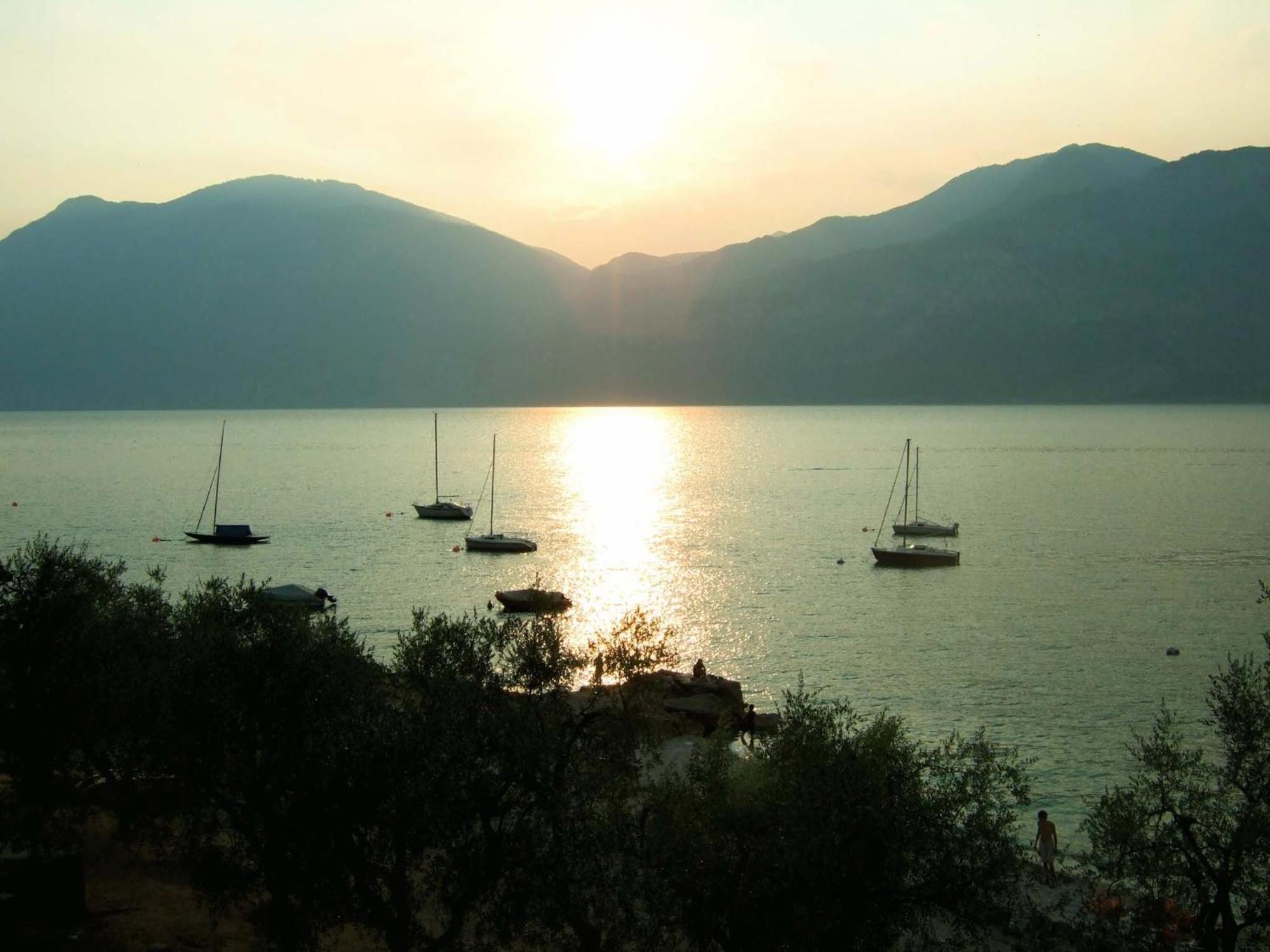 Aquacamp Hotel Brenzone sul Garda Luaran gambar