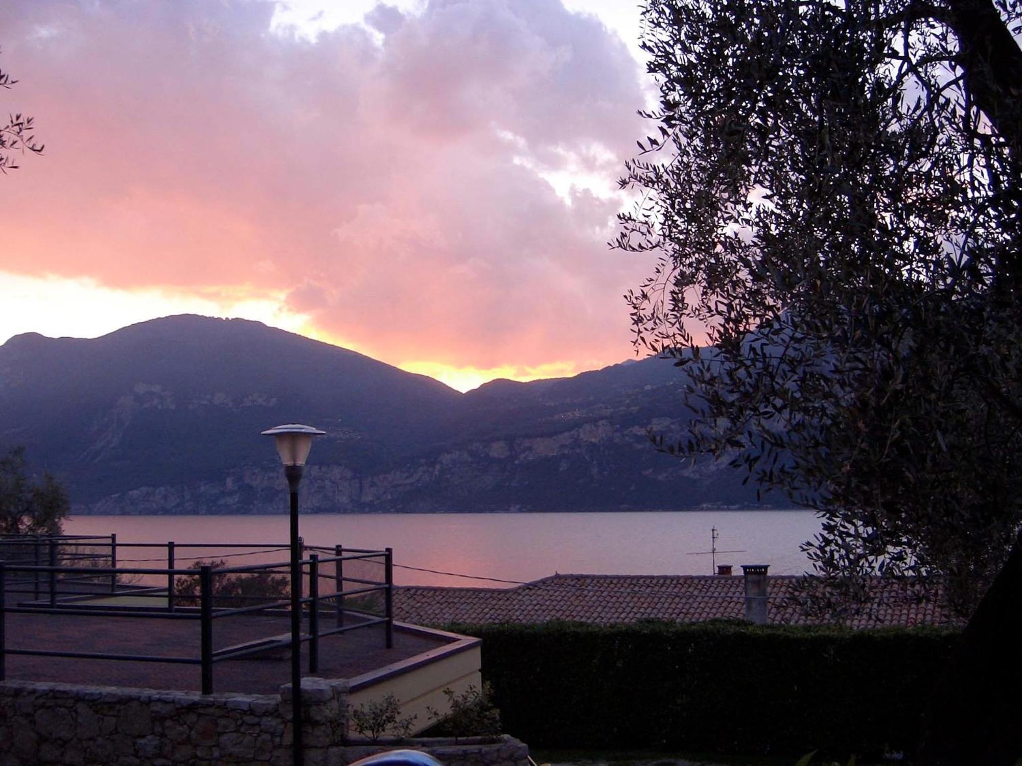 Aquacamp Hotel Brenzone sul Garda Luaran gambar